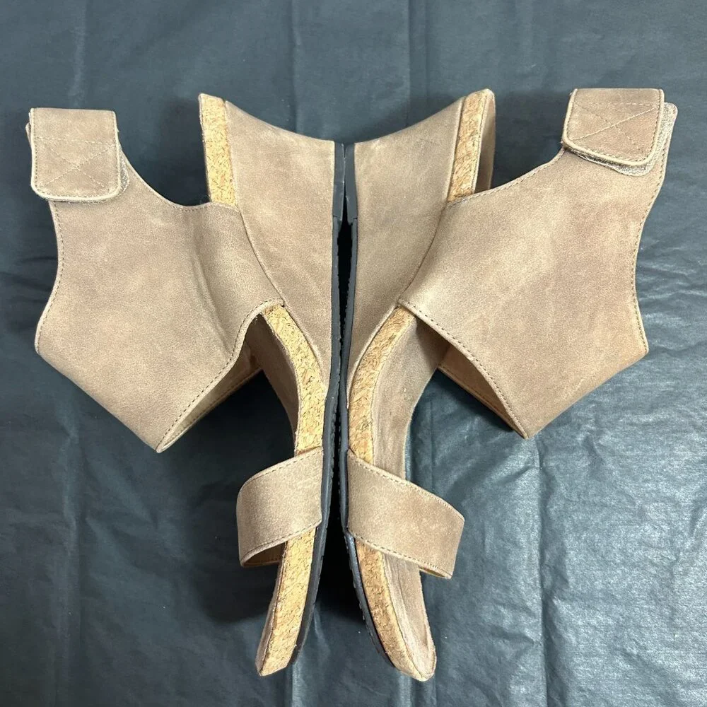 Adrienne Vittadini‎ Trevin mid-wedge tan sandal size 9M